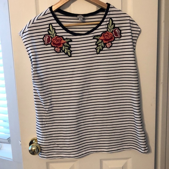 Stripes t-shirt with flower appliqué - Picture 2 of 4